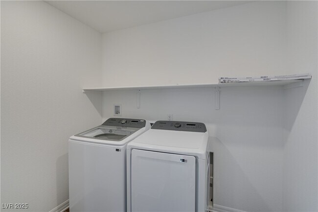Building Photo - 10339 Dallington St