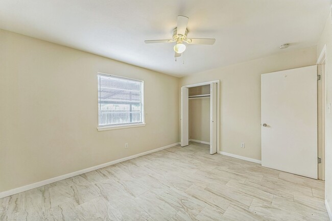Building Photo - Renovated  condo in the heart of McAllen, ...