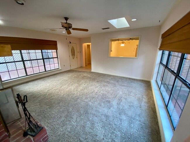 Building Photo - ** Charming 3/2.5 in the Broadmoor/South H...