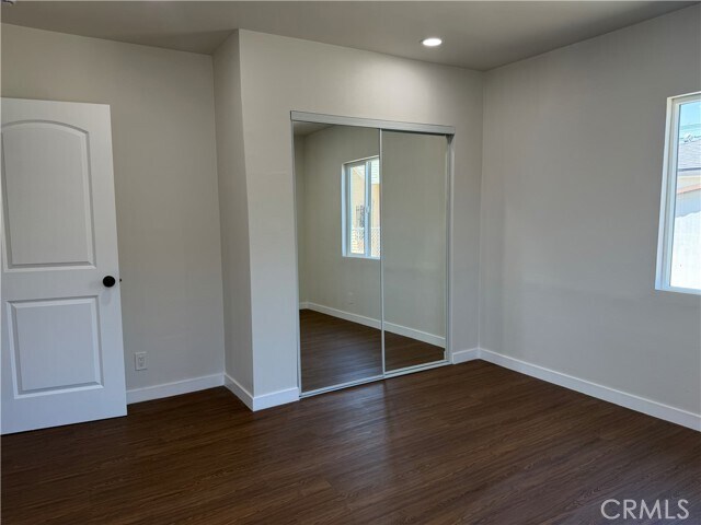 Building Photo - 1327 W 89th St