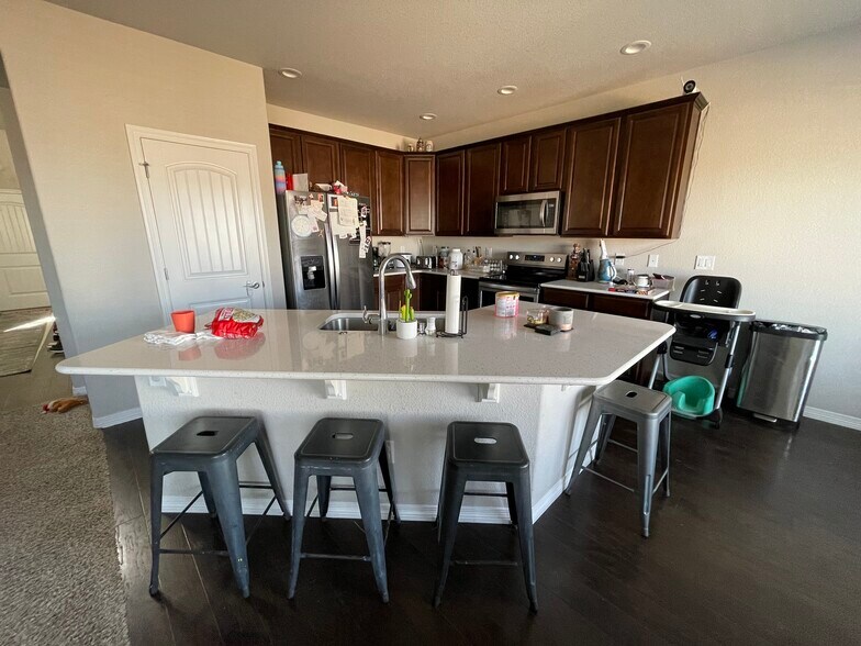 Building Photo - 10994 Aliso Dr
