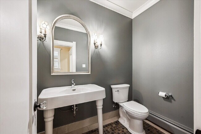 Building Photo - Spacious Comfort in Park Hill – 4-Bed, 2.5...