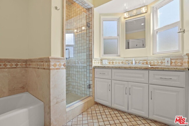 Building Photo - 555 S Westgate Ave