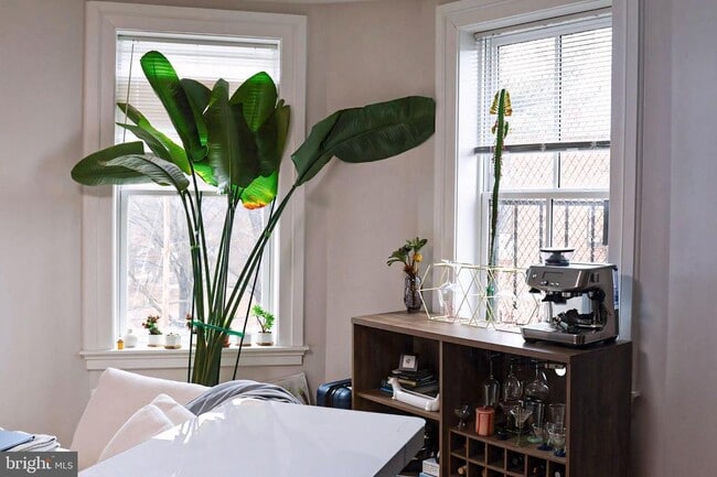 Building Photo - 1734 Bolton St