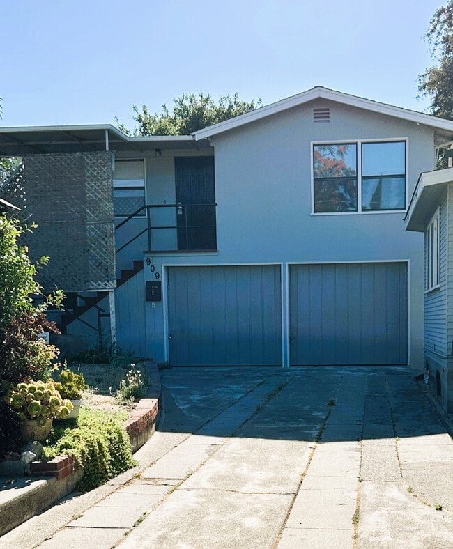 Building Photo - 909 E St