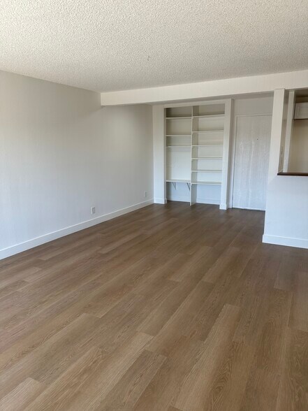 Building Photo - 21801 Roscoe Blvd