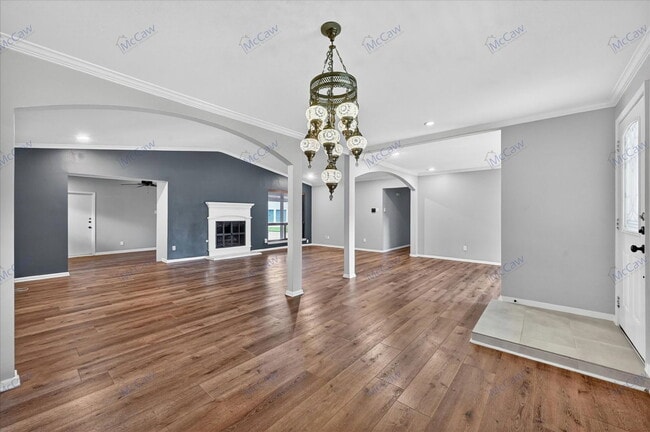 Building Photo - 3827 Clubway Ln