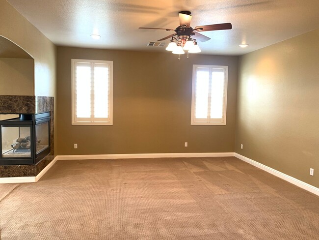 Building Photo - Four Bedrooms, Loft, and Downstairs Bedroo...