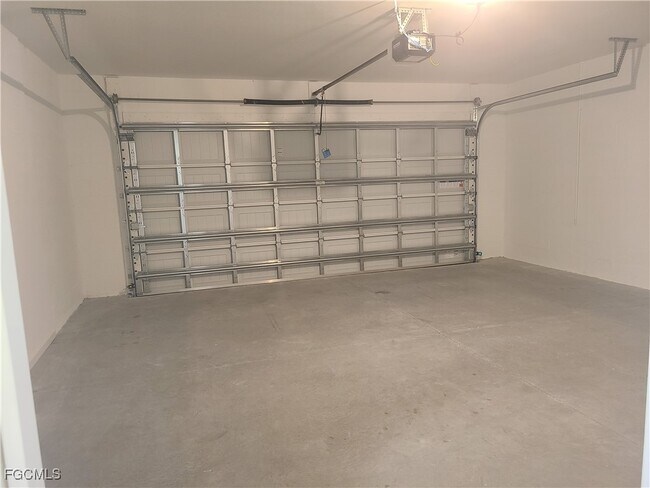 Building Photo - 1023 Caloosa Breeze Dr