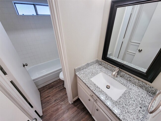 Building Photo - 6606 Brittany Park Ln