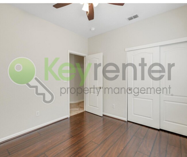 Building Photo - 209 Needle Ct