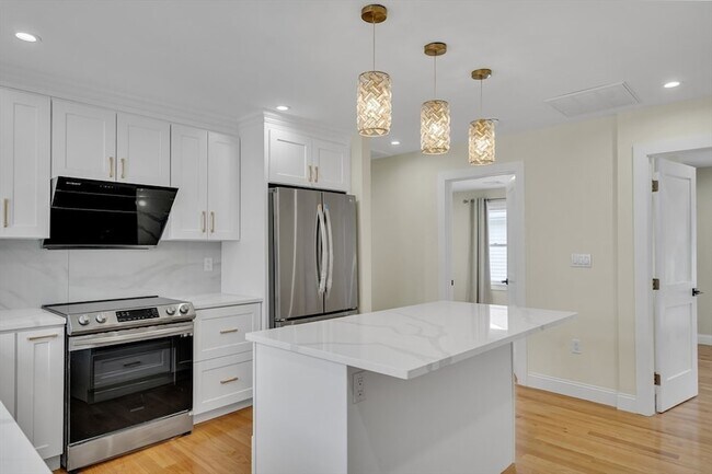 Building Photo - 52 Holyoke St