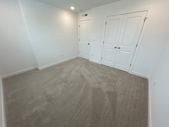 Building Photo - 6 Bedroom | 4 Bathroom New Construction Ga...