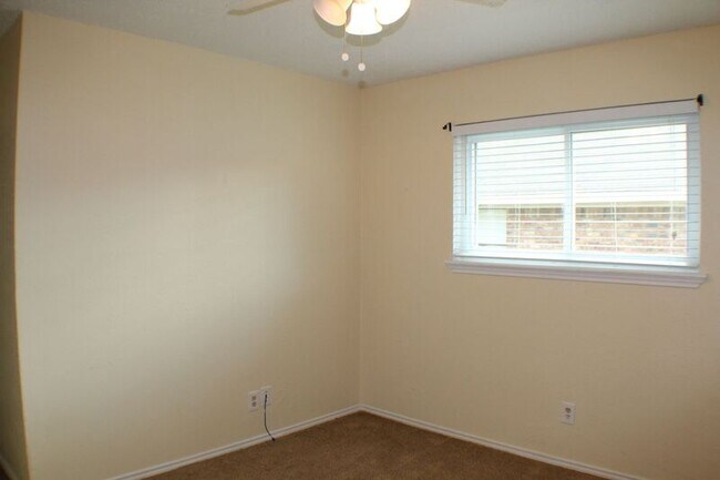 Building Photo - 7838 Williams Ave