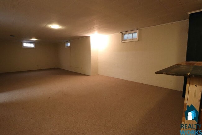 Building Photo - 3 Bedroom Home with Large Basement