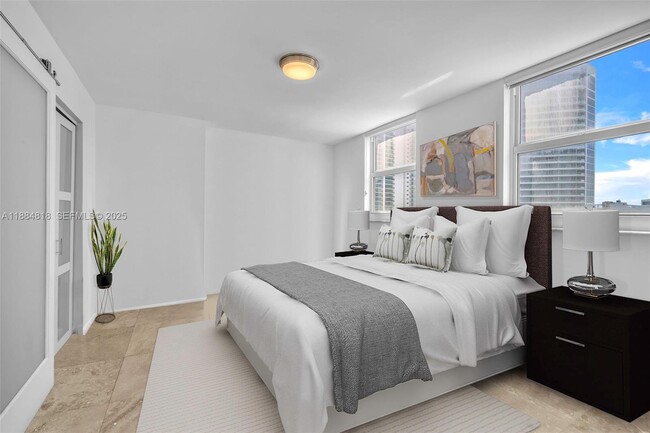 Building Photo - 1200 Brickell Bay Dr