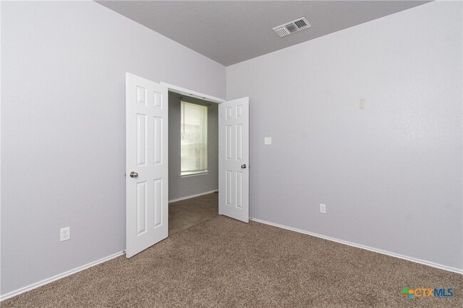 Building Photo - 6601 Clear Brook Dr