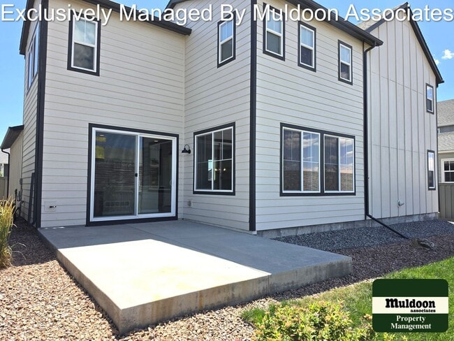 Building Photo - Beautiful 3 bed, 3 bath home in the desirable Pathways community!