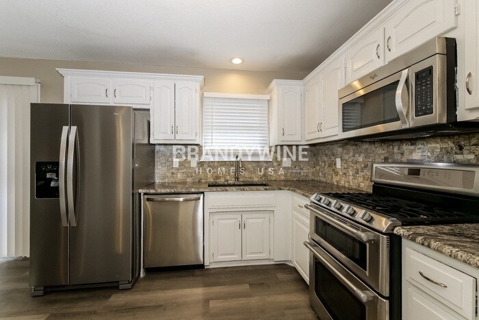 Building Photo - 6623 NW Sioux Dr
