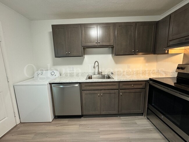 Building Photo - 208 Mayberry Ave