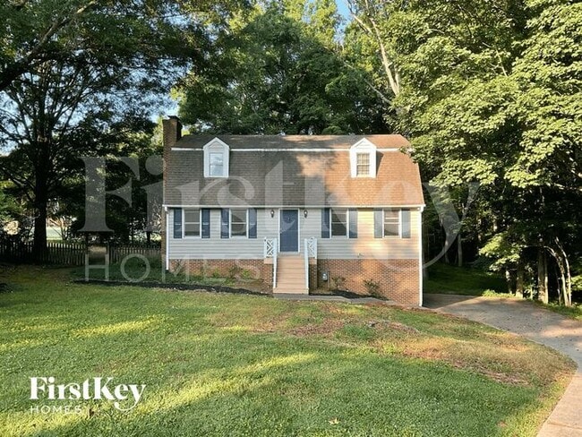 Building Photo - 732 Luxbury Rd