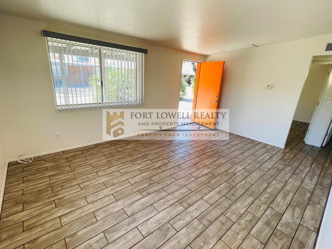 Building Photo - The Richey - 2 Bed / 1 Bath End Unit in Central Tucson!
