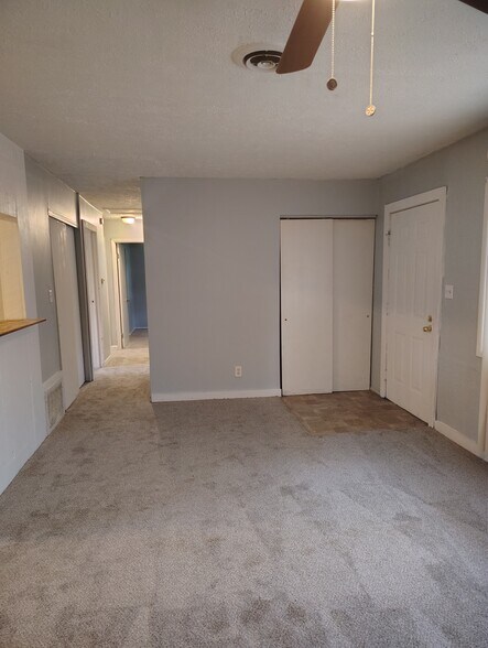 Building Photo - 4331 Wolf Rd