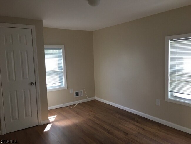 Building Photo - 74 Fern Ave