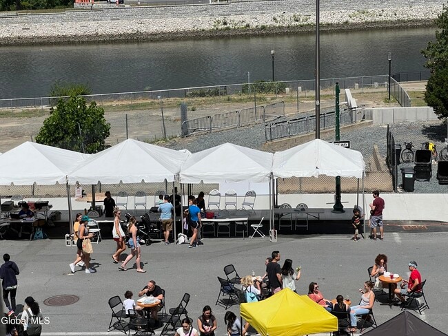 Building Photo - 5 Broadway