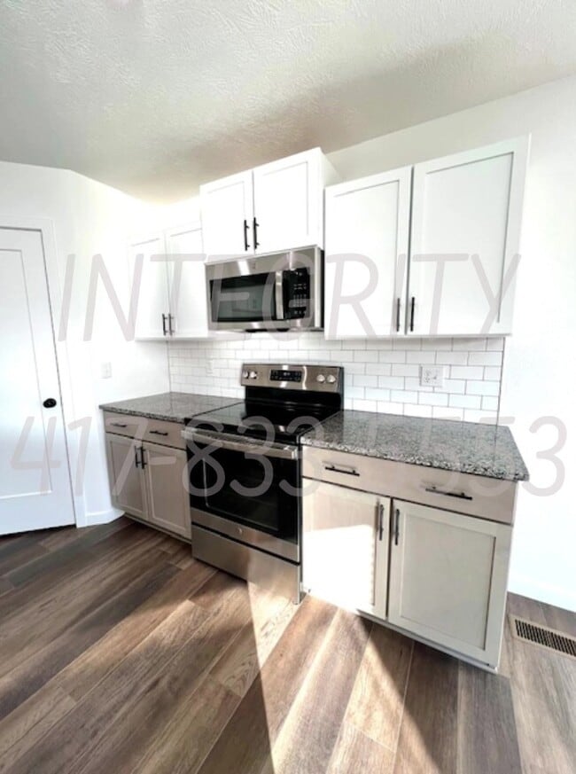 Building Photo - 800 Hoffman Hills Blvd