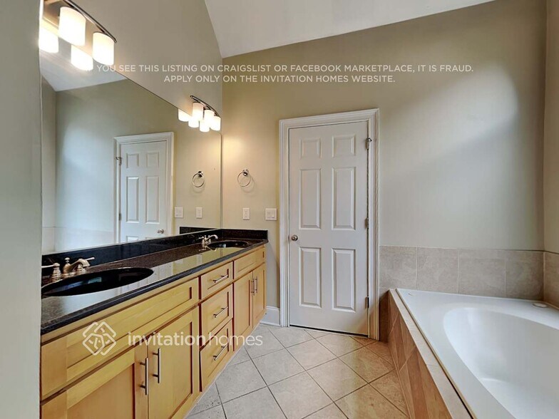 Building Photo - 14 Whitegrass Ct