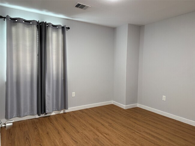 Building Photo - 6610 Haight St