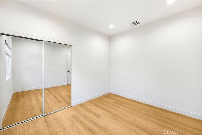 Building Photo - 4042 Somers Ave