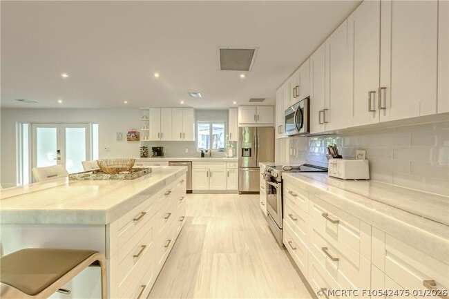 Building Photo - 1800 Admirals Way