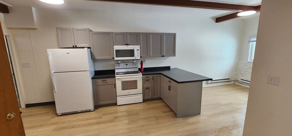 Building Photo - 311 Division St