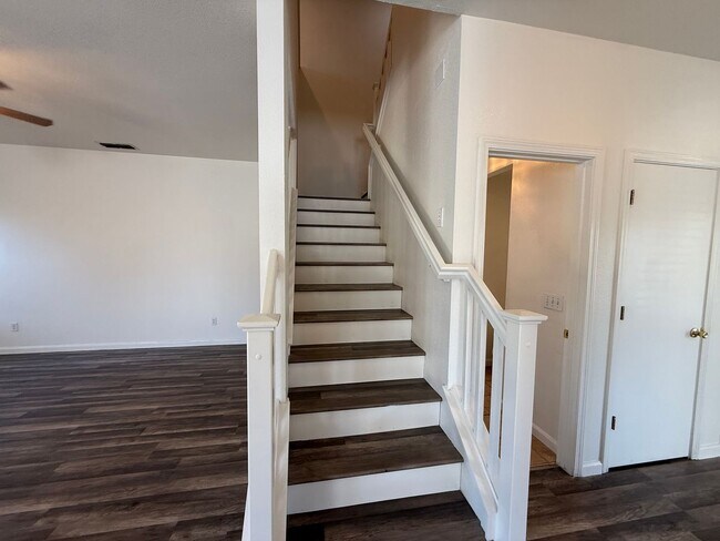 Building Photo - 4-bedroom two story home in Sylvan School ...