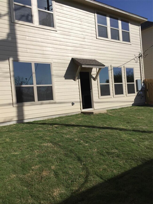 Building Photo - 13001 Hymeadow Dr