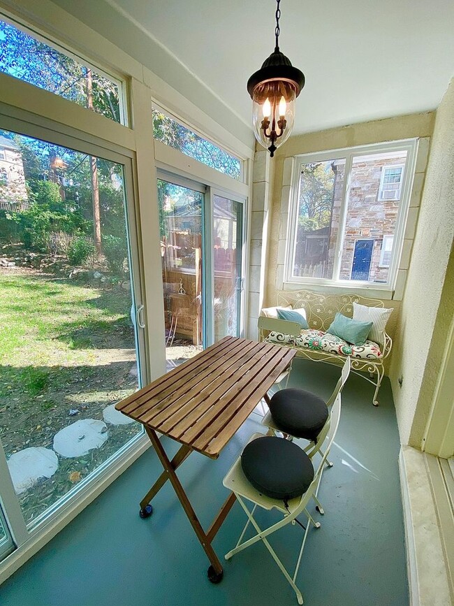 Building Photo - Stunning 4 Bed/3.5 Bath Historic Home - Be...