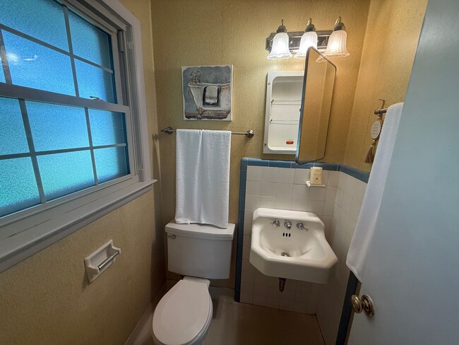 Building Photo - Stunning 3 bedroom, 1.5 Bath in Tulsa