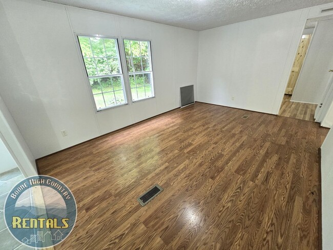 Building Photo - Newly Remodeled 4 Bedroom in Trade, TN