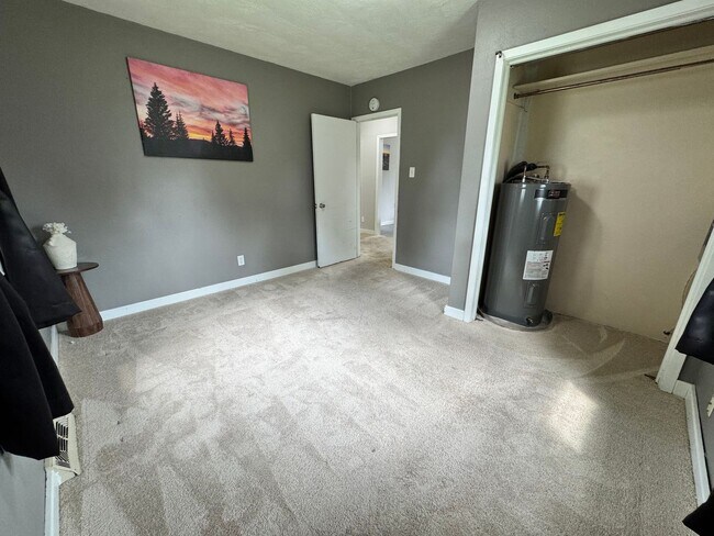 Building Photo - 3 Bed, 1 Bath Home for rent in Elk Run Heights