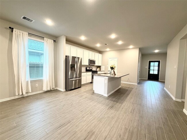 Building Photo - 8319 Divot Trce