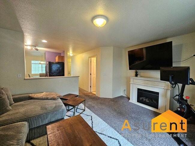 Building Photo - Charming Fully Furnished Home located in the vibrant city of Medford!