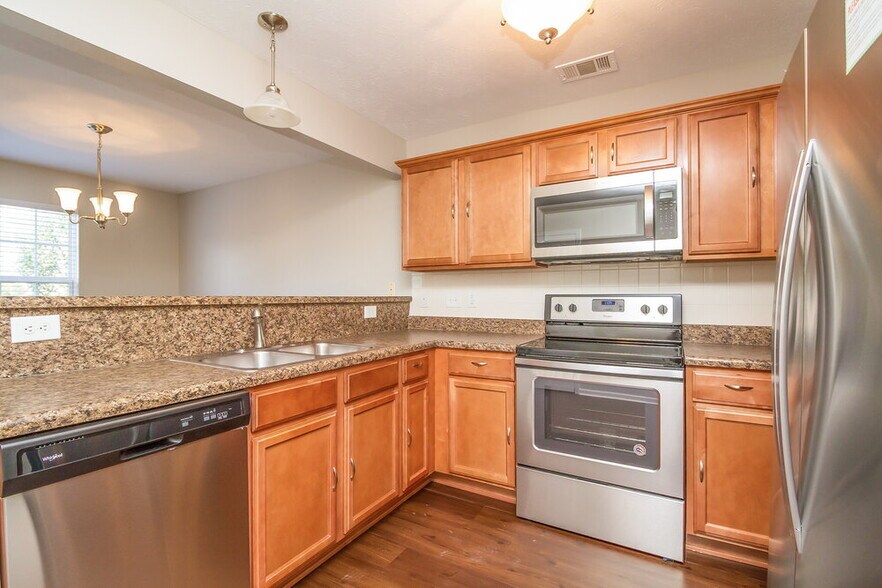 Building Photo - 913 Harvest Grove Dr