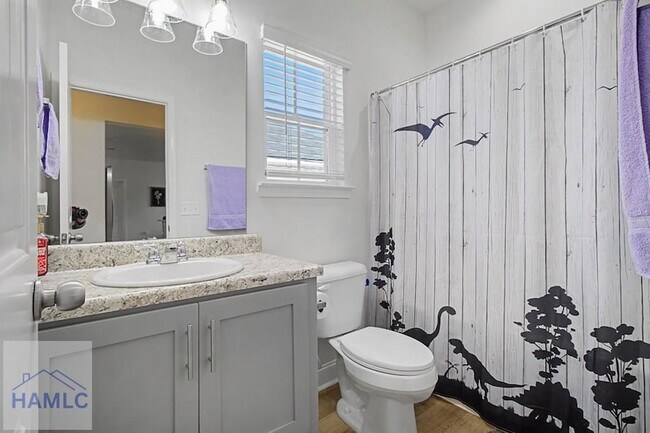 Building Photo - 413 Mcclelland Lp NE