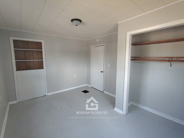 Building Photo - 902 S Anderson St