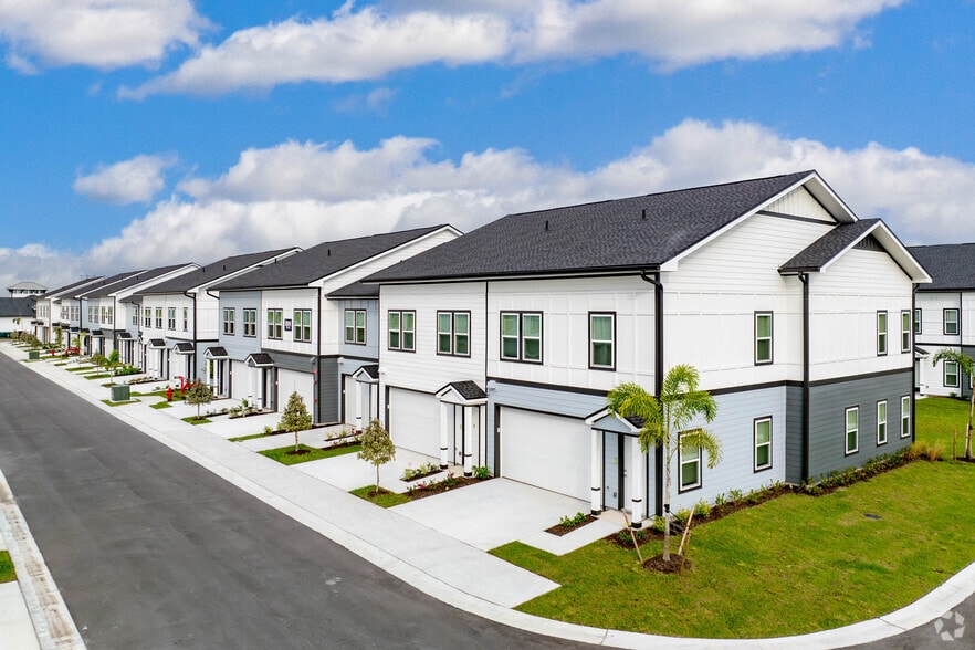 Primary Photo - Novo Gateway | Apartments and Townhomes
