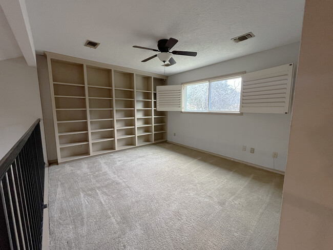 upstairs loft area (bonus room) - 2914 Broadmoor Dr