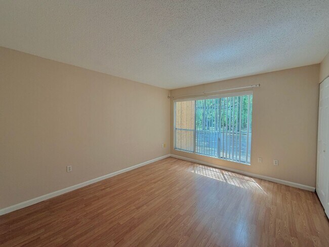 Building Photo - Modern 1/1 in Creeks Edge – First-Floor
