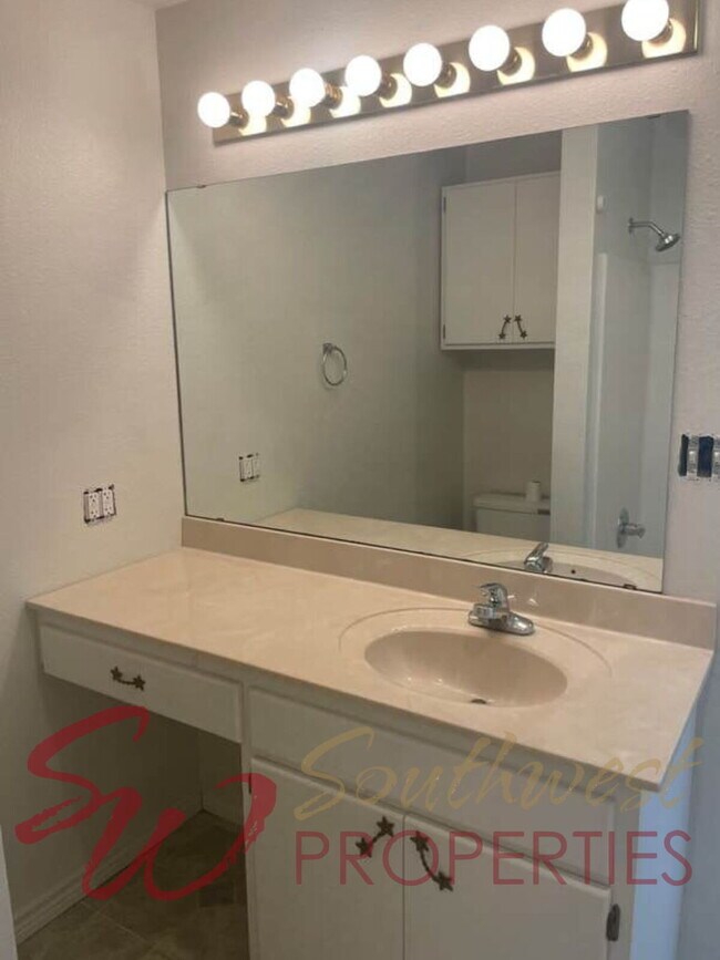 Building Photo - Excellent space with large bedrooms